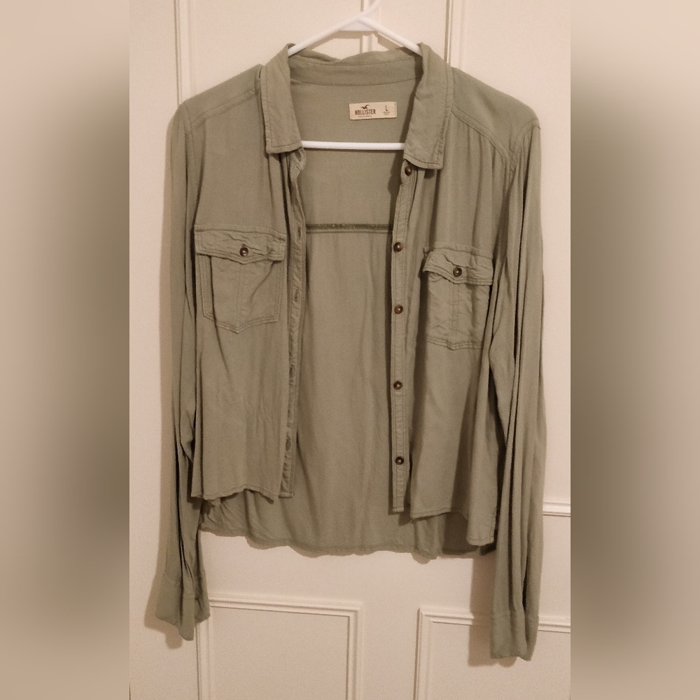 Hollister Olive Green Cropped Button Up Shirt